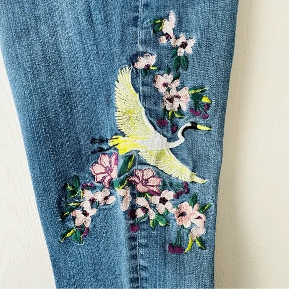 LOFT Modern Cuffed Crop Jeans Size 10 | Embroidered Floral & Crane Detail - Picture 4 of 7